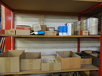 Metalen rek + inhoud - afbeelding 3 van  7