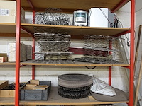 Metalen rek + inhoud - afbeelding 6 van  7