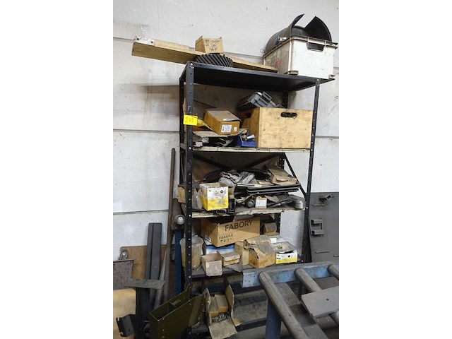 Metalen rek + inhoud - afbeelding 1 van  8