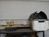 Metalen rek + inhoud - afbeelding 2 van  8
