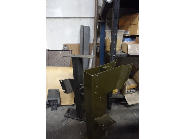Metalen rek + inhoud - afbeelding 7 van  8
