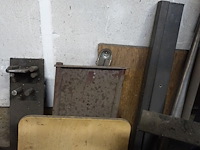 Metalen rek + inhoud - afbeelding 8 van  8