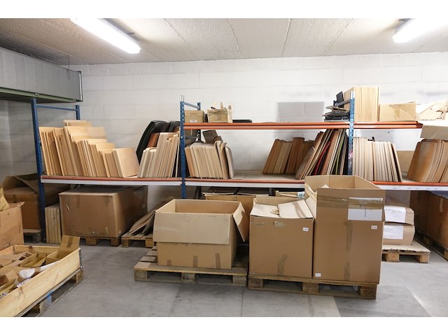 Metalen rek + inhoud - afbeelding 2 van  4