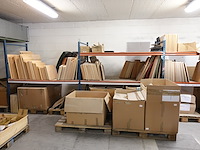 Metalen rek + inhoud - afbeelding 2 van  4
