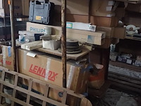 Metalen rek + inhoud - afbeelding 2 van  6