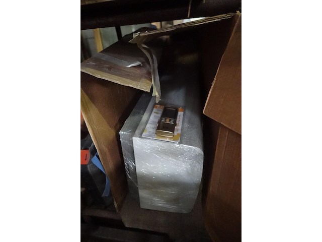 Metalen rek + inhoud - afbeelding 6 van  6