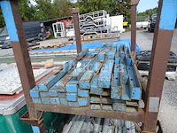Metalen rek met +/- 30 relingelementen voor het bord - afbeelding 1 van  3