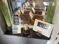 Metalen rek met decoratie - afbeelding 3 van  13