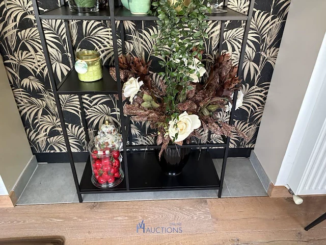 Metalen rek met decoratie - afbeelding 7 van  13