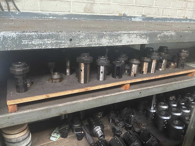 Metalen rek met gereedschapshouders - afbeelding 2 van  2