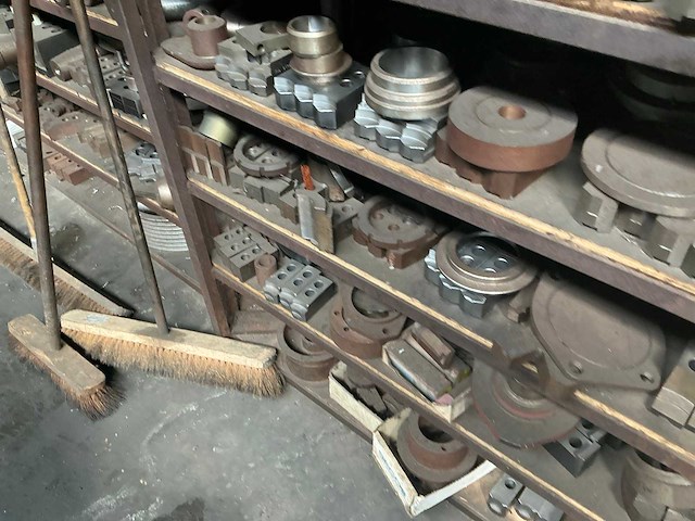 Metalen rek met grote partij tools (3x) - afbeelding 11 van  32