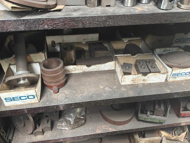Metalen rek met grote partij tools (3x) - afbeelding 2 van  32