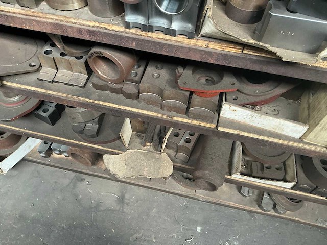 Metalen rek met grote partij tools (3x) - afbeelding 10 van  32