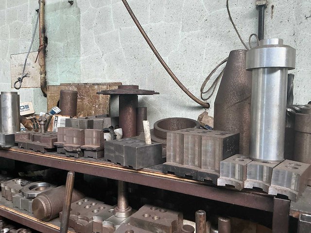 Metalen rek met grote partij tools (3x) - afbeelding 13 van  32