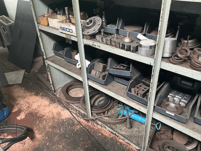 Metalen rek met grote partij tools (3x) - afbeelding 24 van  32