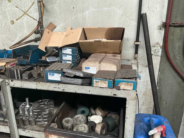 Metalen rek met grote partij tools (3x) - afbeelding 26 van  32