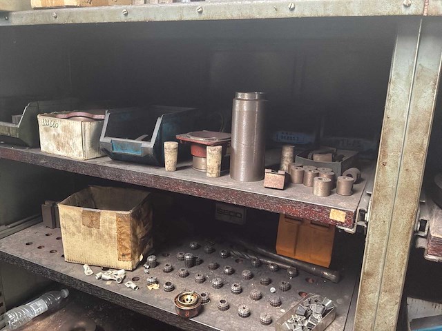 Metalen rek met grote partij tools (3x) - afbeelding 27 van  32