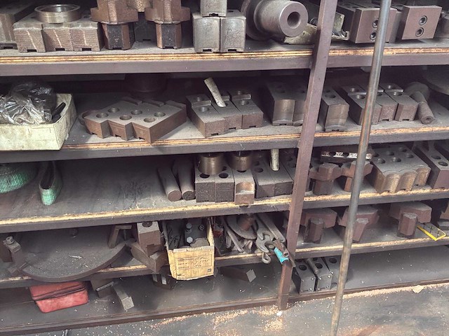 Metalen rek met grote partij tools - afbeelding 5 van  7