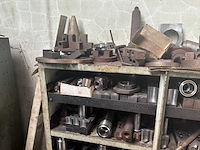Metalen rek met grote partij tools - afbeelding 2 van  7
