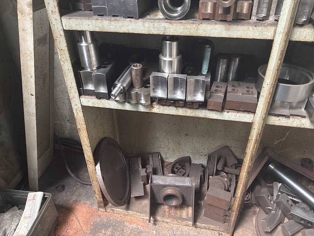 Metalen rek met grote partij tools - afbeelding 7 van  7