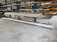 Metalen rek met inhoud (7 niveaus) - afbeelding 3 van  7