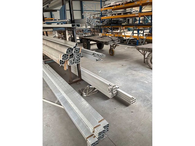 Metalen rek met inhoud (7 niveaus) - afbeelding 4 van  7