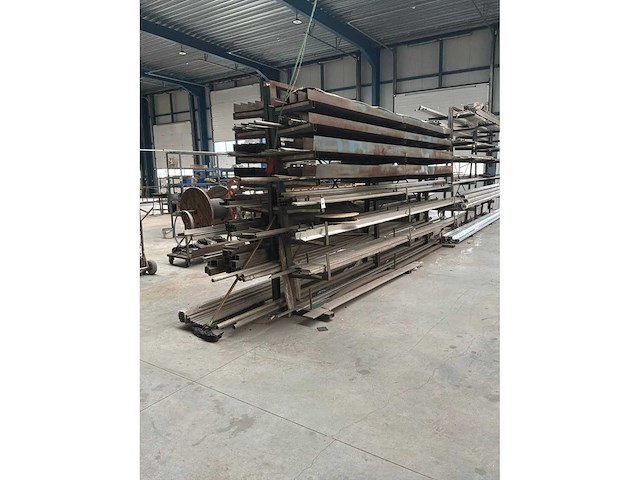 Metalen rek met inhoud (8 niveaus) - afbeelding 1 van  7