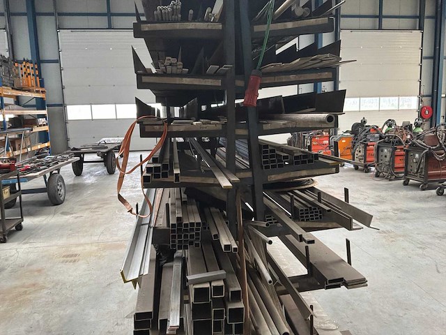 Metalen rek met inhoud (8 niveaus) - afbeelding 4 van  7