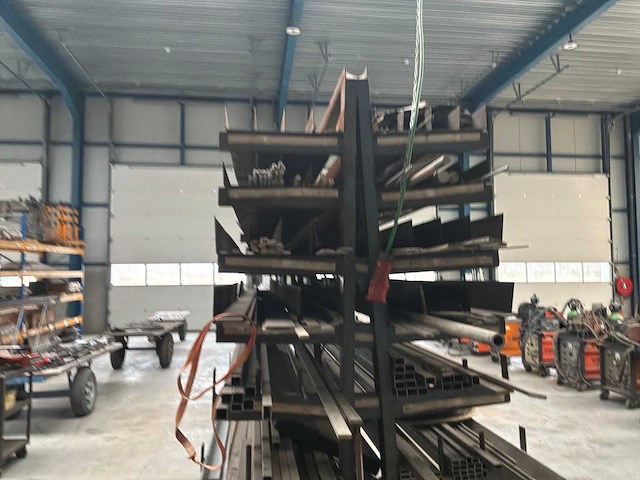 Metalen rek met inhoud (8 niveaus) - afbeelding 5 van  7