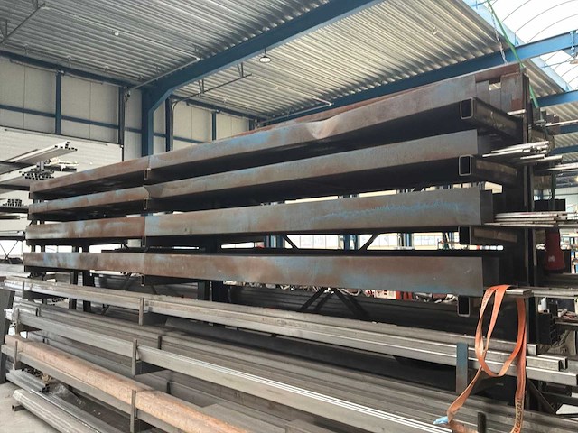 Metalen rek met inhoud (8 niveaus) - afbeelding 7 van  7