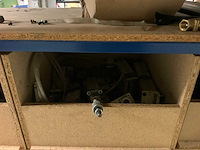 Metalen rek met inhoud - afbeelding 2 van  3