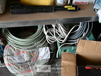 Metalen rek met inhoud - afbeelding 5 van  5