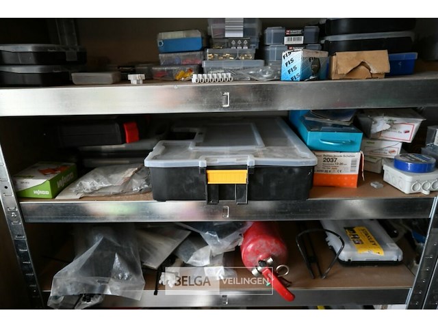 Metalen rek met inhoud - afbeelding 4 van  5