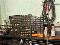 Metalen rek met inhoud - afbeelding 3 van  4