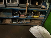 Metalen rek met inhoud - afbeelding 4 van  4
