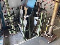 Metalen rek met inhoud - afbeelding 4 van  8