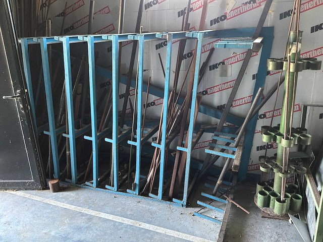 Metalen rek met inhoud - afbeelding 6 van  8