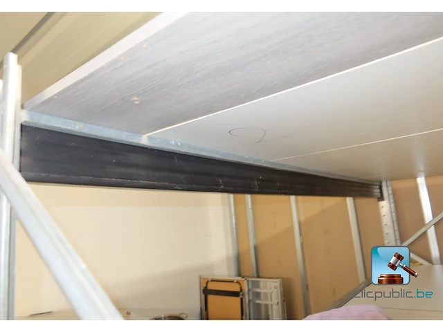 Metalen rek met planken - afbeelding 7 van  9