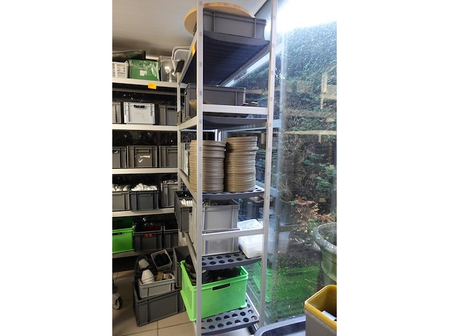 Metalen rek - afbeelding 2 van  2