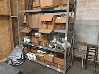 Metalen rekken met accessoires voor jacuzzi - afbeelding 6 van  8