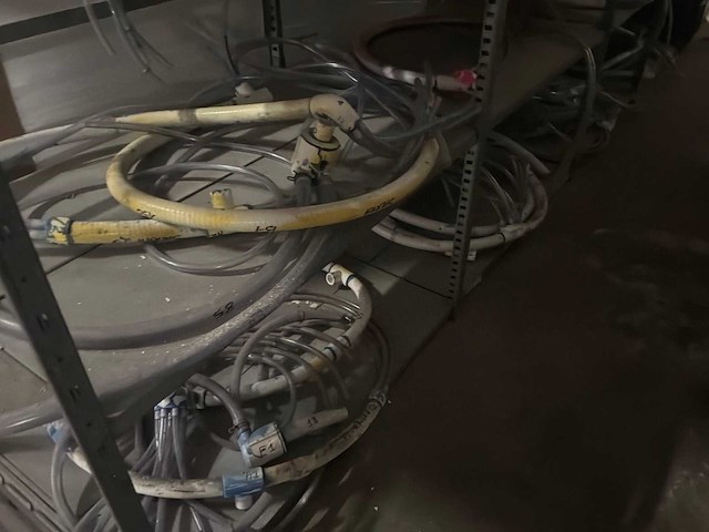 Metalen rekken met accessoires voor jacuzzi - afbeelding 3 van  8