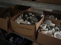 Metalen rekken met accessoires voor jacuzzi - afbeelding 4 van  8