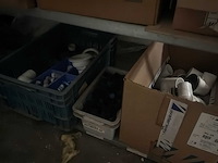 Metalen rekken met accessoires voor jacuzzi - afbeelding 5 van  8