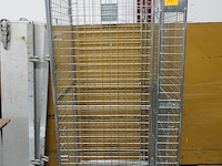 Metalen rolcontainer kruizinga