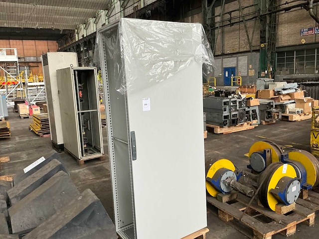 Metalen schakelkast - afbeelding 1 van  2