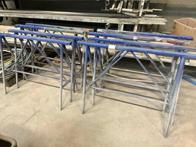 Metalen schraag (8x) - afbeelding 1 van  3