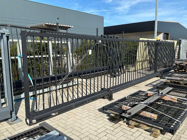 Metalen schuifpoort - afbeelding 1 van  8