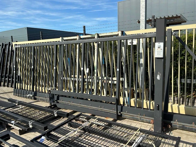 Metalen schuifpoort - afbeelding 1 van  9