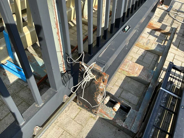 Metalen schuifpoort - afbeelding 7 van  9