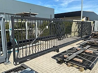 Metalen schuifpoort